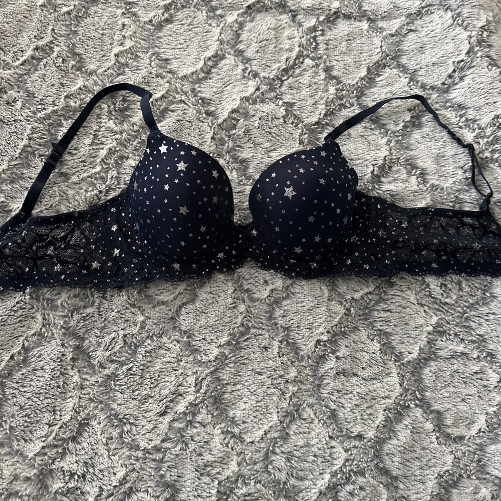 No Boundaries Navy white star bra SIZE: 34C
